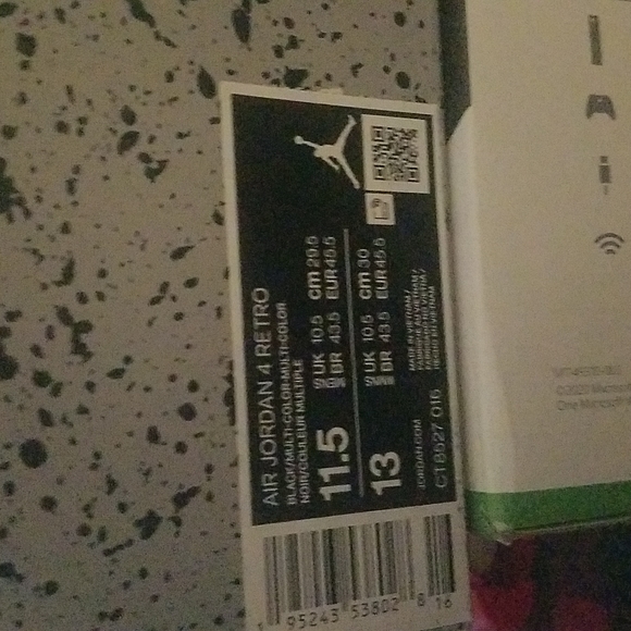 Jordan 4 Retro - Picture 2 of 4